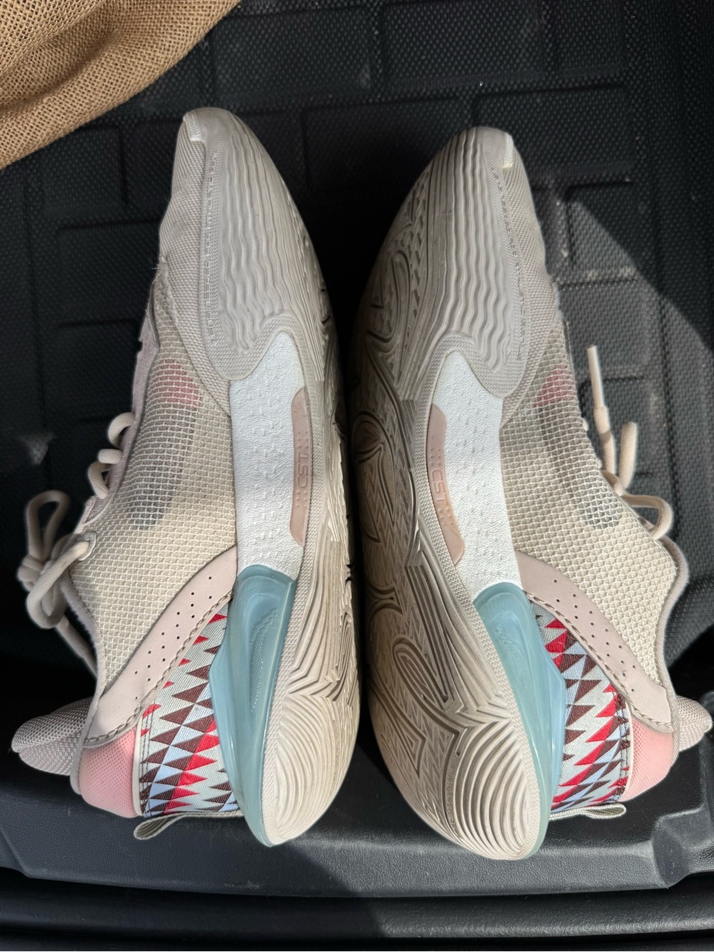 Men's Athletic Shoes Way of wade - Light Beige with Pink & Blue Accents - Picture 2 of 5